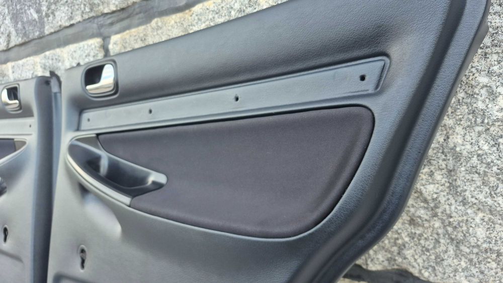 AUDI A4 B5(8D)-Quartelas/Forras Portas traseiras PRETAS ESTOFADAS NOVO