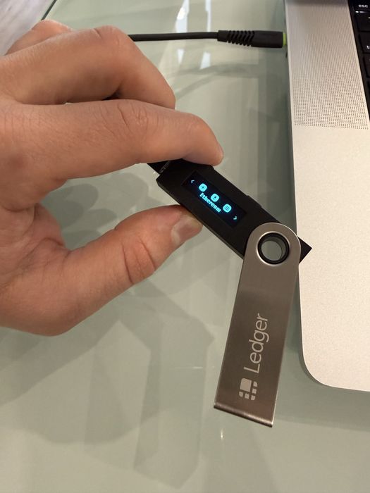 Ledger Nano S + перехідник на USB-C