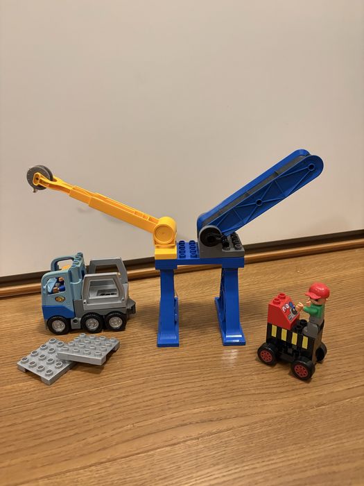 LEGO DUPLO  dźwig, przenośnik taśmowy, auto + ludziki