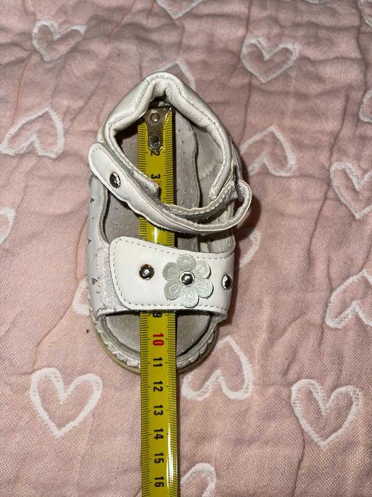 Босоніжки на дівчинку