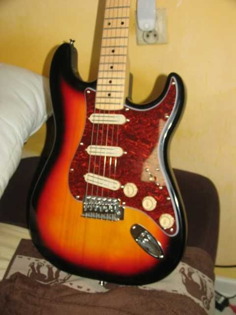 Gitara elektryczna by Fender Mustang Sq. nowa po regulacji
