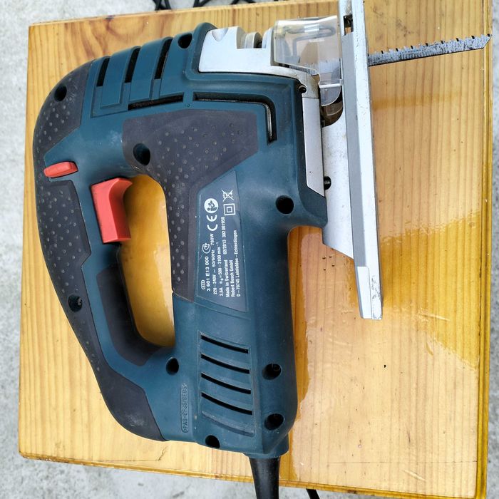 Електро лобзік Бош