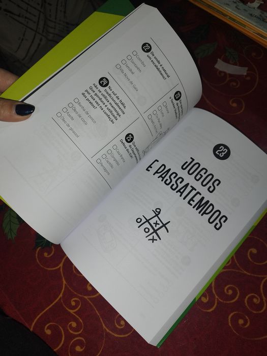 Quiz para Miúdos Definitivamente Curiosos
750 perguntas e respostas para jogar a solo ou em grupo
de Júlio Alves