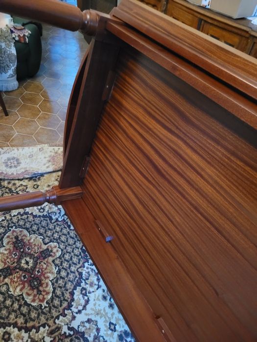 Mesa em madeira maciça em óptimo estado