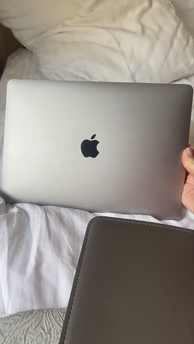 Продам mac book air 2018