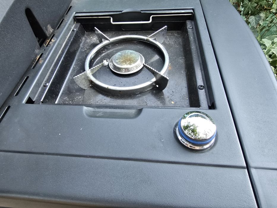 Grill gazowy Firmowy Stan Bardzo Ładny. GRIL GAZOWY  OKAZJA