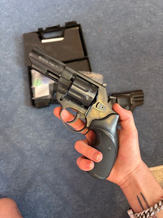 іграшковий пістолет