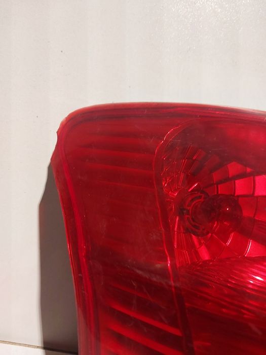 Toyota Yaris II tylna lampa prawa lewa tył prawa lewa