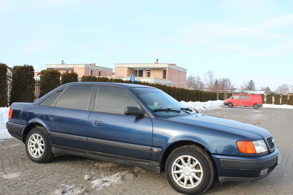 Audi 100 1993 ідеальний стан,газ бензин