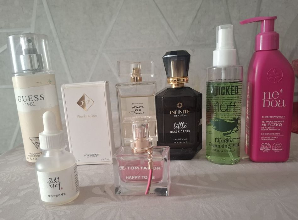 Zestaw Kosmetyków/ Perfum