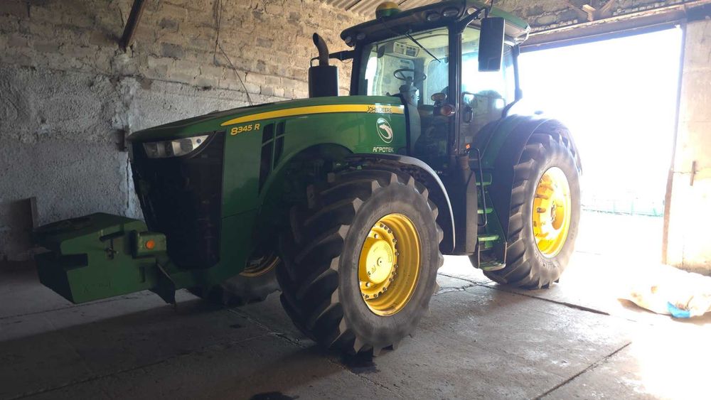 трактор John Deere 8345R