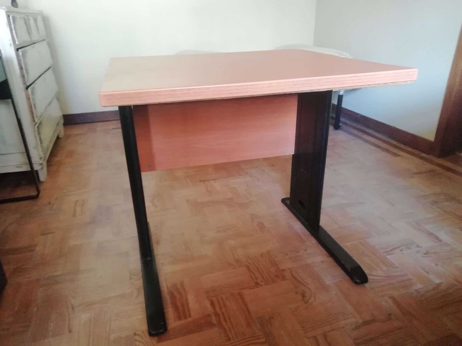 Secretária 90x80