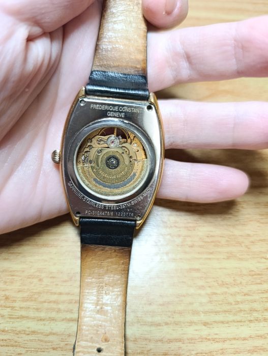 Продам часы Frederique constant