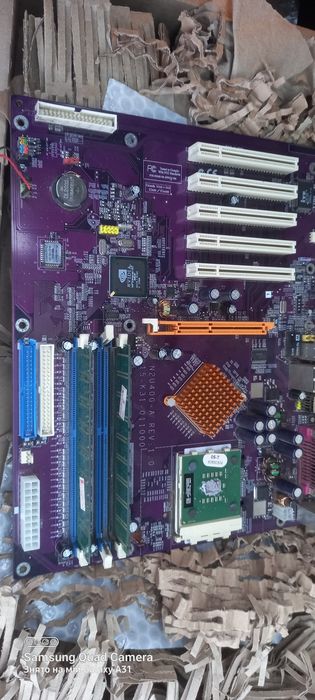 Здам в арену материнку в невідомому стані