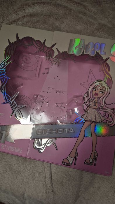 Коробка от bratz karol g братц кэрол джи