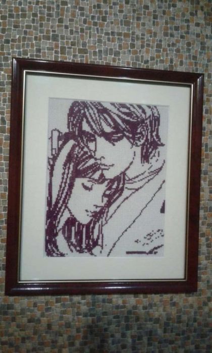 Картина с вышивкой в рамке- отличный подарок