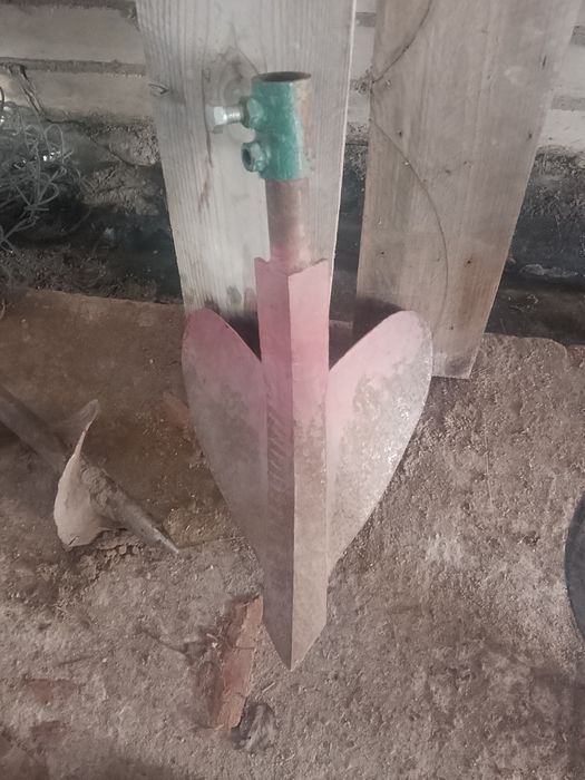 Продам саморобний повнопривідний трактор .