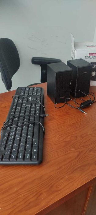 Caixa de som e teclado465960973999155200