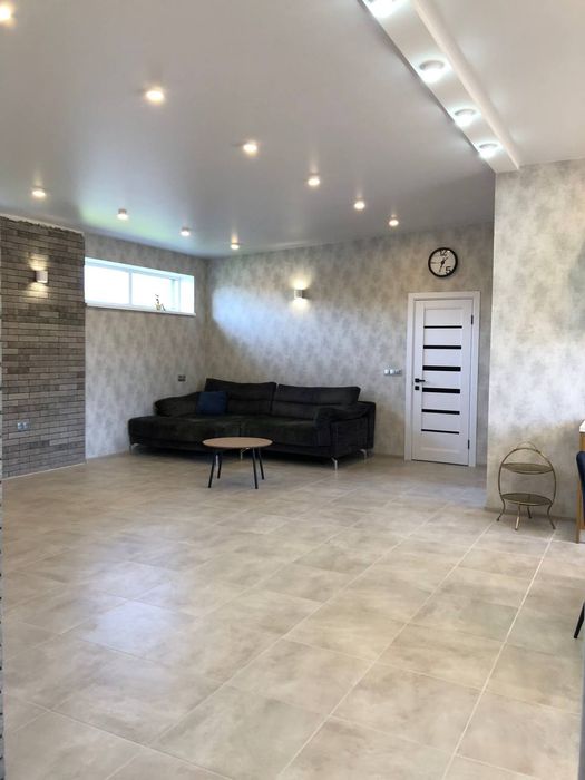 Продаётся новый дом в Обуховке в закрытом охраняемом городке с ремонто