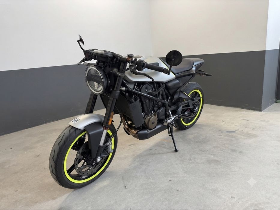 Husqvarna Vitpilen 701  impecavel