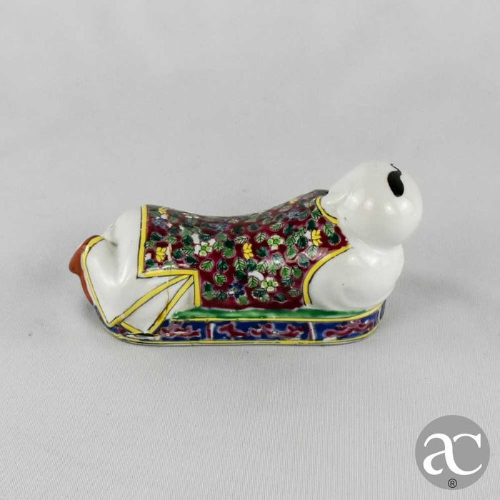 Almofada em porcelana da China, Figura de criança, período República