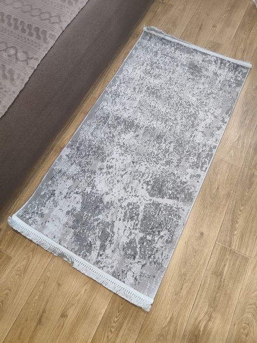Современние ковры в сером цвете