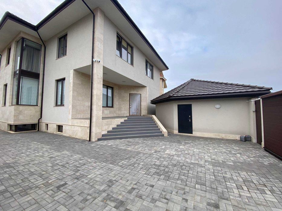 Шикарный дом с бассейном на Совиньоне