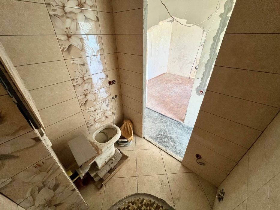 Продається двокімнатна квартира на Нижньому Масиві.