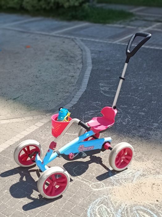 Веломобіль Berg Buzzy Bloom 2-in-1 з батьківською ручкою та гальмом