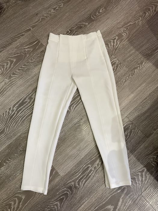 Класичні білі штани жіночі