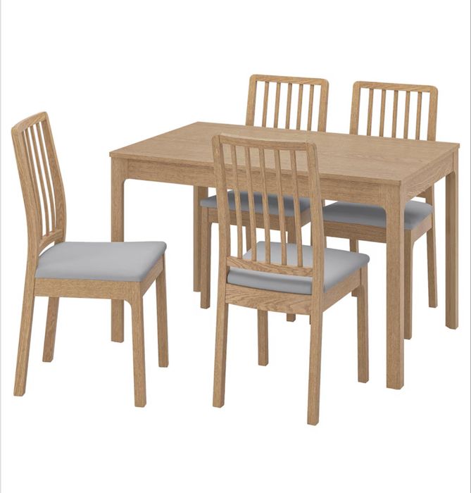 Mesa cor de carvalho e 4 cadeira