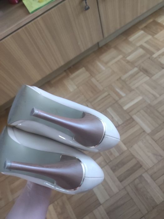 Buty, szpilki beżowe, rozmiar 38