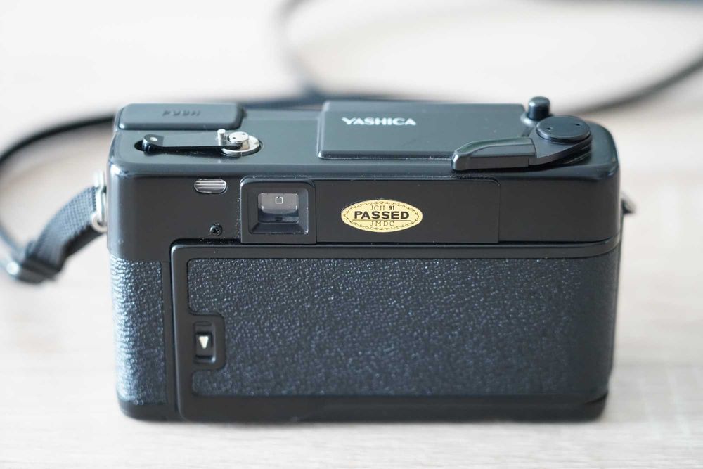 Yashica Auto Focus aparat analogowy