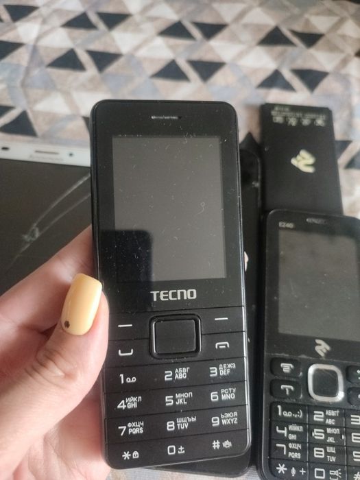 Набор мобильных телефонов