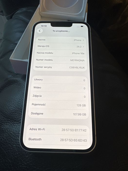 Iphone 16 E 128 GB kolor bialy - 100% baterii