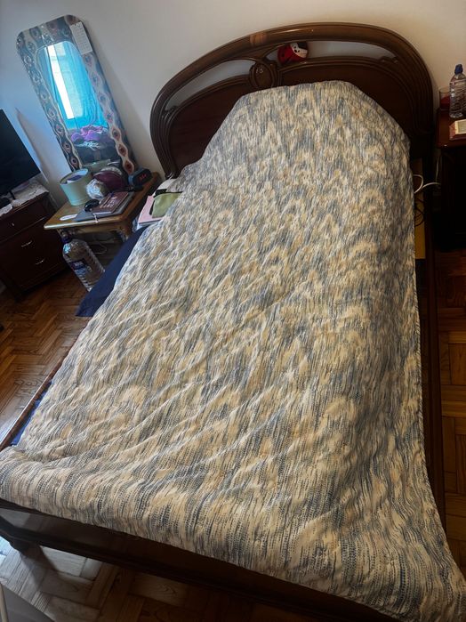 Venda de cama sem colchão e dois criados