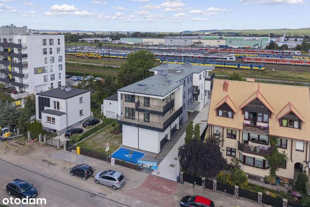 kawalerka |balkon| blisko Skm| kameralny budynek