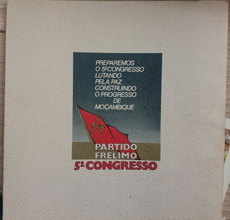 Raridade: Catálogo Cartazes Moçambique (1988) + Postal Autografado (1983) – Coleção Teresa Rosa de Oliveira