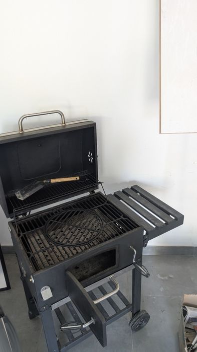 Grill węglowy Jamestown