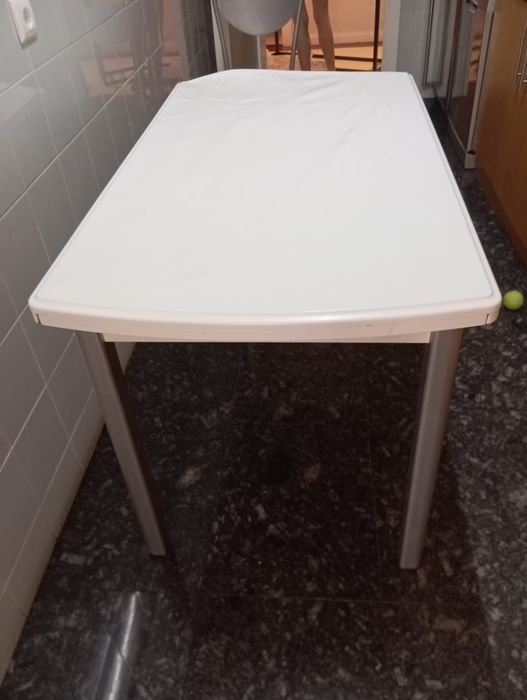 Mesa de cozinha extensível