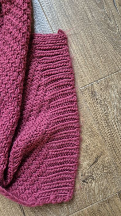 Długi szal dzianinowy handmade fuksja malina