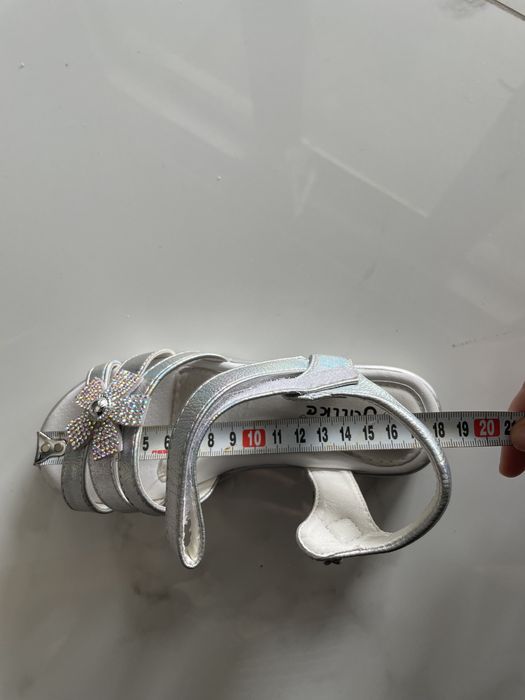 Взуття для дівчинки