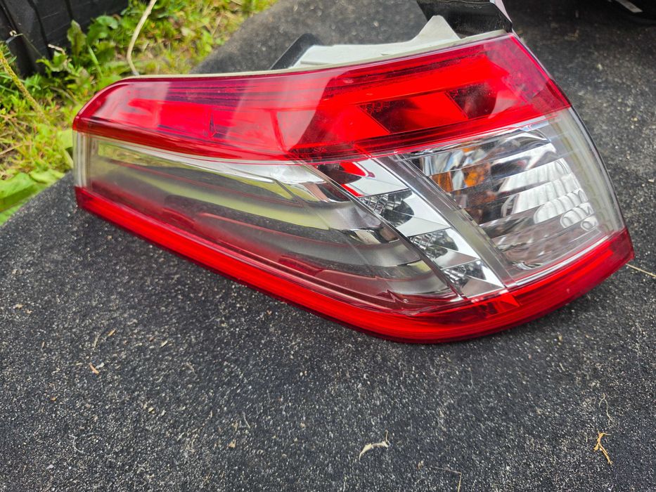 Peugeot 508 SW l kombi lampa tylna tył lewa