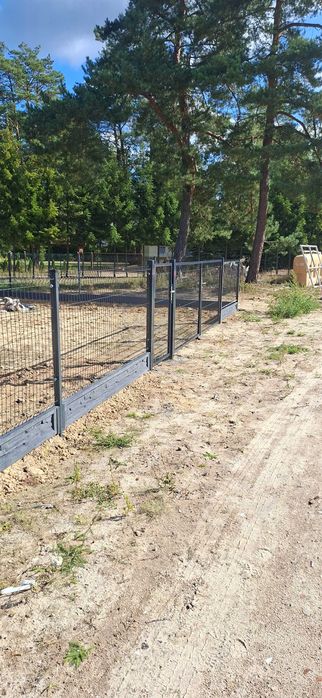 Montaż ogrodzeń z materialami panelowe