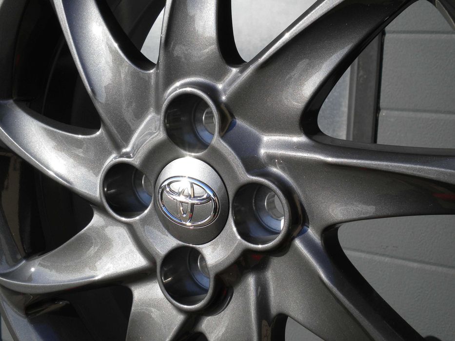 Nowe oryginalne felgi aluminiowe 16 4x100 Toyota Yaris III