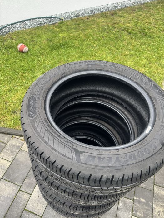 Sprzedam opony Goodyear EfficientGrip CARGO 2 215/60R17C