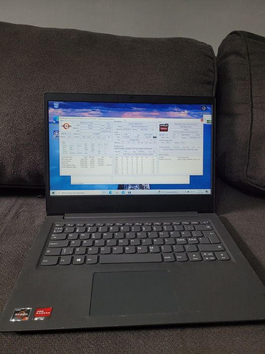 Laptop Lenovo V14-ADA Ryzen 3, 8GB DDR4, 256GB SSD