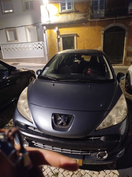 Peugeot 207 Ano 2007, à venda, tudo em bom estado.