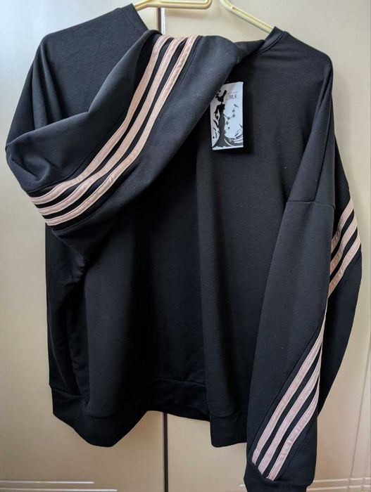 Спортивний костюм великого розміру.