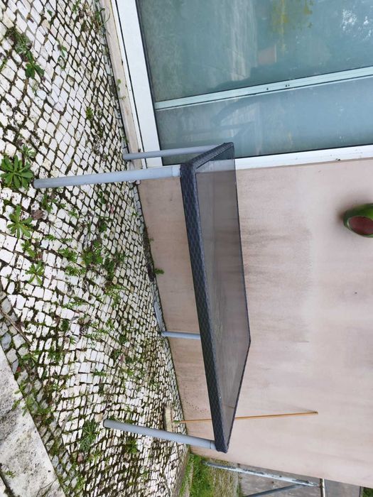 Mesa exterior rattan + vidro (150×95×75 cm)